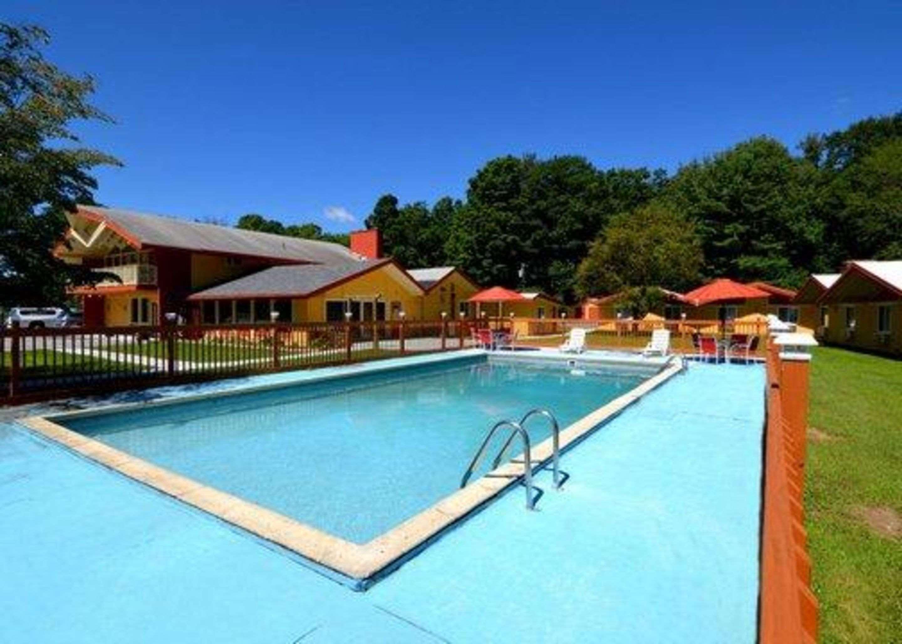 Econo Lodge Manchester Exterior photo