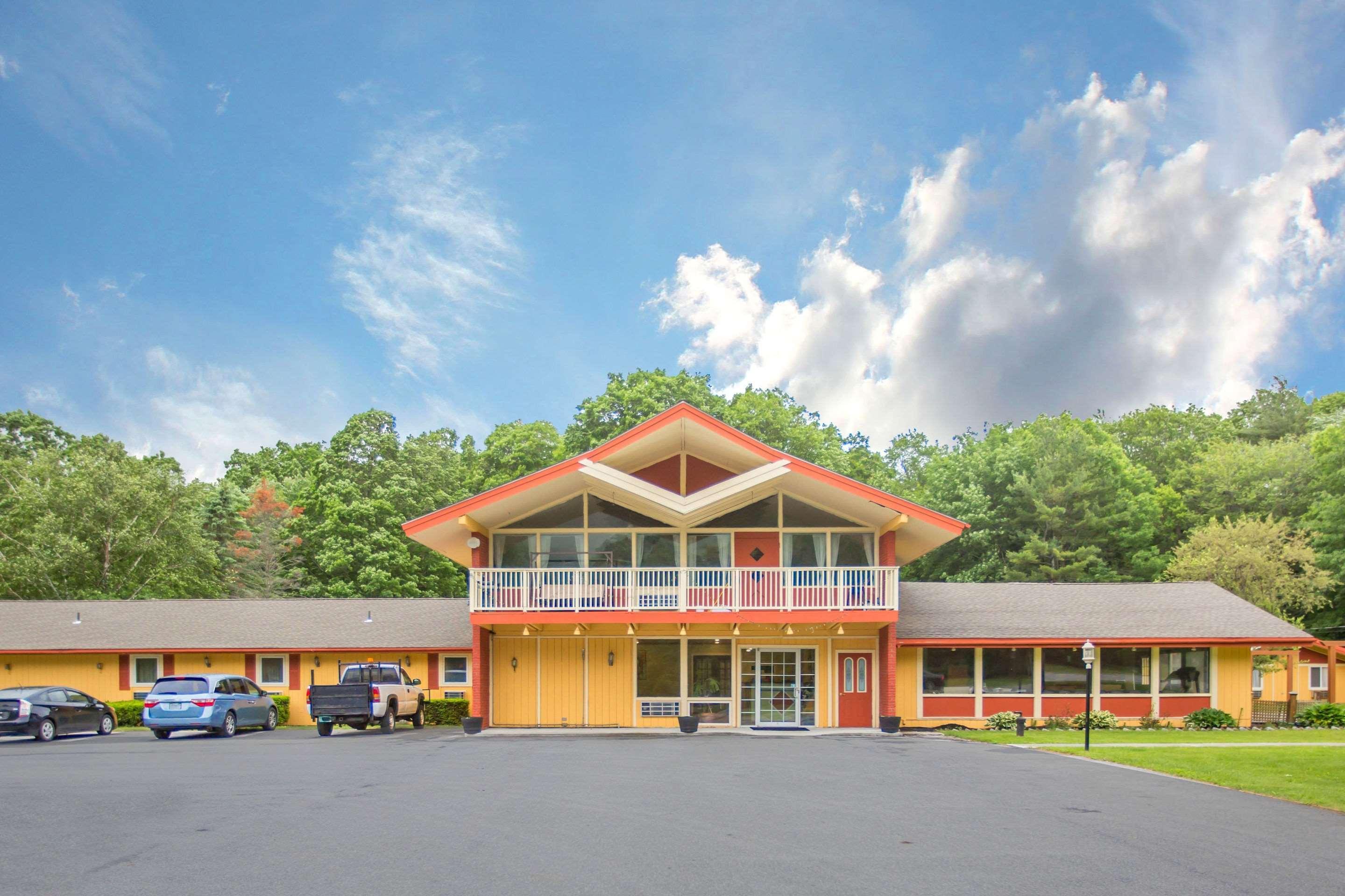 Econo Lodge Manchester Exterior photo