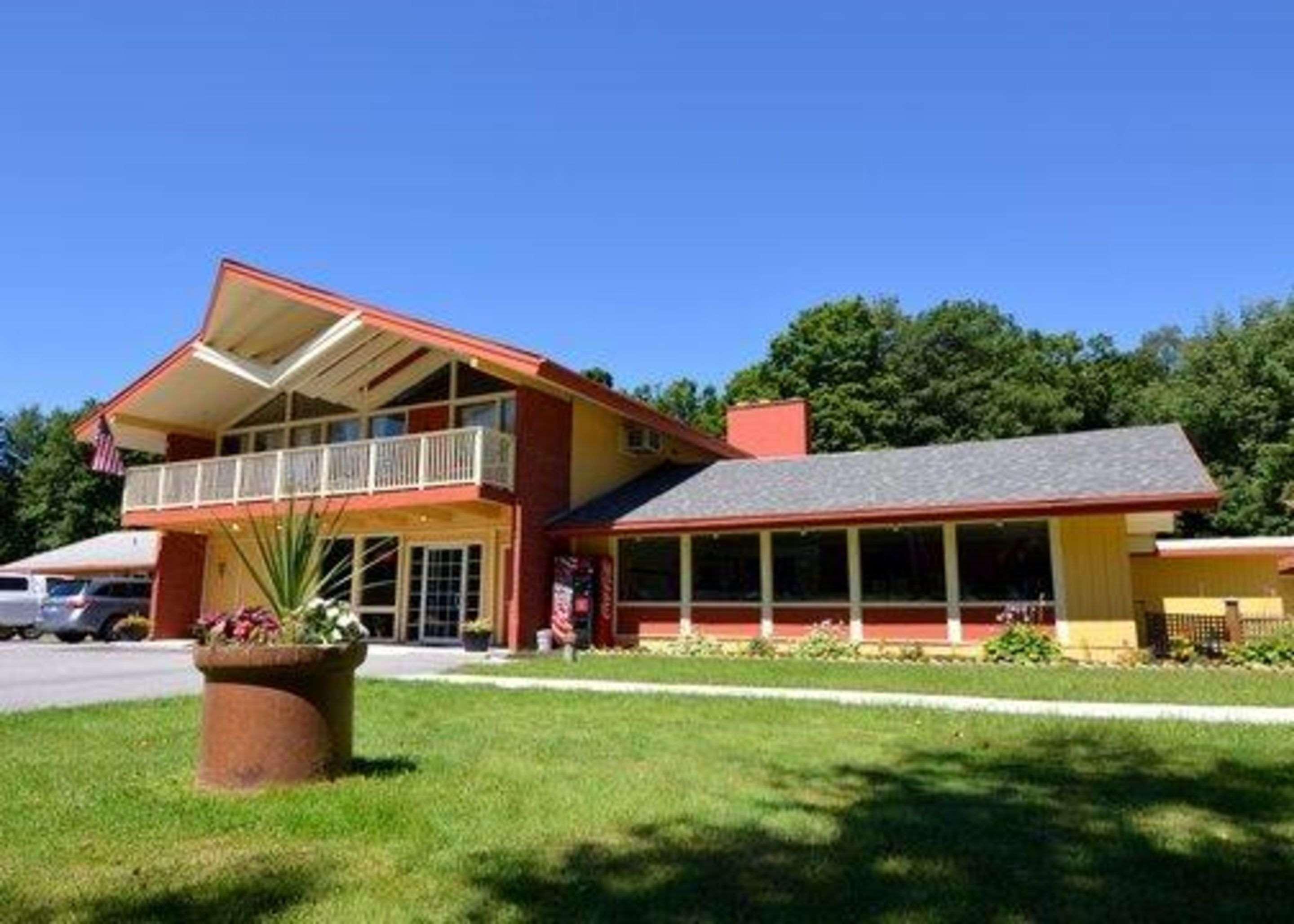 Econo Lodge Manchester Exterior photo